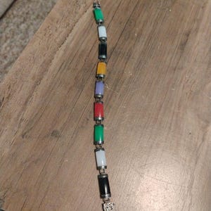 Pulsera de jade multicolor de 24 cm de largo engastada en plata de ley 925.