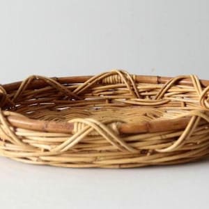 Bardzo duży, owalny, wiklinowy kosz w naturalnym kolorze z uchwytami, na chleb, stół i owoce w stylu vintage