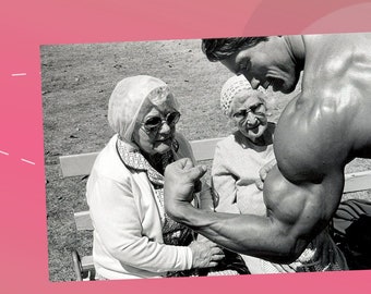 ARNOLD Schwarzenegger showing off his muscles to some ladies | FRIDGE MAGNET