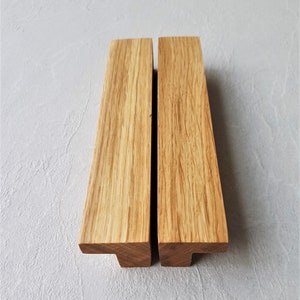 Poignées en bois tractions darmoire minimalistes, poignées de tiroirs longues, tractions minces de garde-robe, boutons en bois de ligne moderne, extrémités arrondies en chêne massif image 5