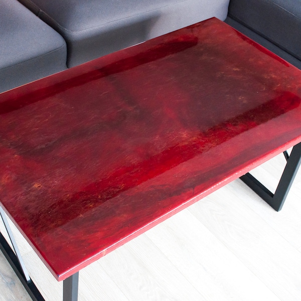 Table minimaliste rouge foncé en résine époxy « Bordo »