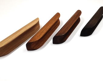 Maniglie arrotondate, design alla moda, maniglie per mobili uniche, maniglie in rovere, maniglie comode, maniglie per mobili, innovazione nelle maniglie.