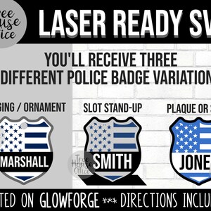 Pu&ograve; includere: Tre diverse varianti di un design di distintivo della polizia. I distintivi hanno la forma di uno scudo con un design di bandiera americana blu e bianca. I nomi "Marshall", "Smith" e "Jones" sono stampati sui distintivi. Il testo "LASER READY SVG" &egrave; nella parte superiore dell'immagine. Il testo "YOU'LL RECEIVE THREE DIFFERENT POLICE BADGE VARIATIONS" &egrave; sotto il testo "LASER READY SVG". Il testo "HANGING/ORNAMENT", "SLOT STAND-UP" e "PLAQUE OR SIGN" sono sotto il testo "YOU'LL RECEIVE THREE DIFFERENT POLICE BADGE VARIATIONS". Il testo "TESTED ON GLOWFORGE *** DIRECTIONS INCLUDED!" &egrave; nella parte inferiore dell'immagine.