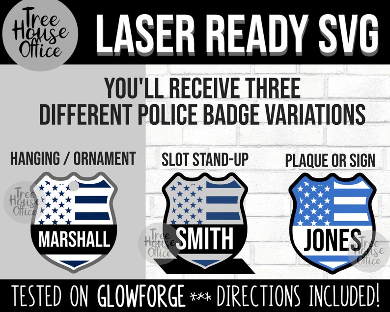 Pu&ograve; includere: Tre diverse varianti di un design di distintivo della polizia. I distintivi hanno la forma di uno scudo con un design di bandiera americana blu e bianca. I nomi "Marshall", "Smith" e "Jones" sono stampati sui distintivi. Il testo "LASER READY SVG" &egrave; nella parte superiore dell'immagine. Il testo "YOU'LL RECEIVE THREE DIFFERENT POLICE BADGE VARIATIONS" &egrave; sotto il testo "LASER READY SVG". Il testo "HANGING/ORNAMENT", "SLOT STAND-UP" e "PLAQUE OR SIGN" sono sotto il testo "YOU'LL RECEIVE THREE DIFFERENT POLICE BADGE VARIATIONS". Il testo "TESTED ON GLOWFORGE *** DIRECTIONS INCLUDED!" &egrave; nella parte inferiore dell'immagine.