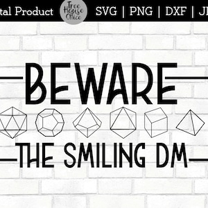 Lustiges DnD Zitat SVG, Beware the Smiling DM svg, Dungeons and Dragons DM svg, funny dungeon master svg, polyhedral dice svg, rpg game svg