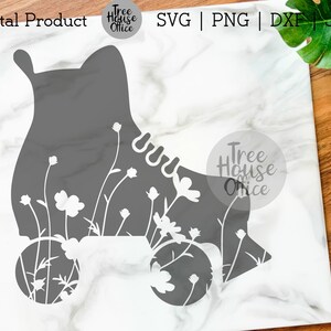 Puede incluir: Una silueta gris de un pat&iacute;n de ruedas con un dise&ntilde;o floral en su interior. El pat&iacute;n est&aacute; sobre un fondo de m&aacute;rmol blanco.