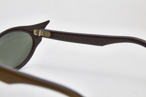Vintage Sunglasses 1960s Retro Gold/Black cat eye… - image 5