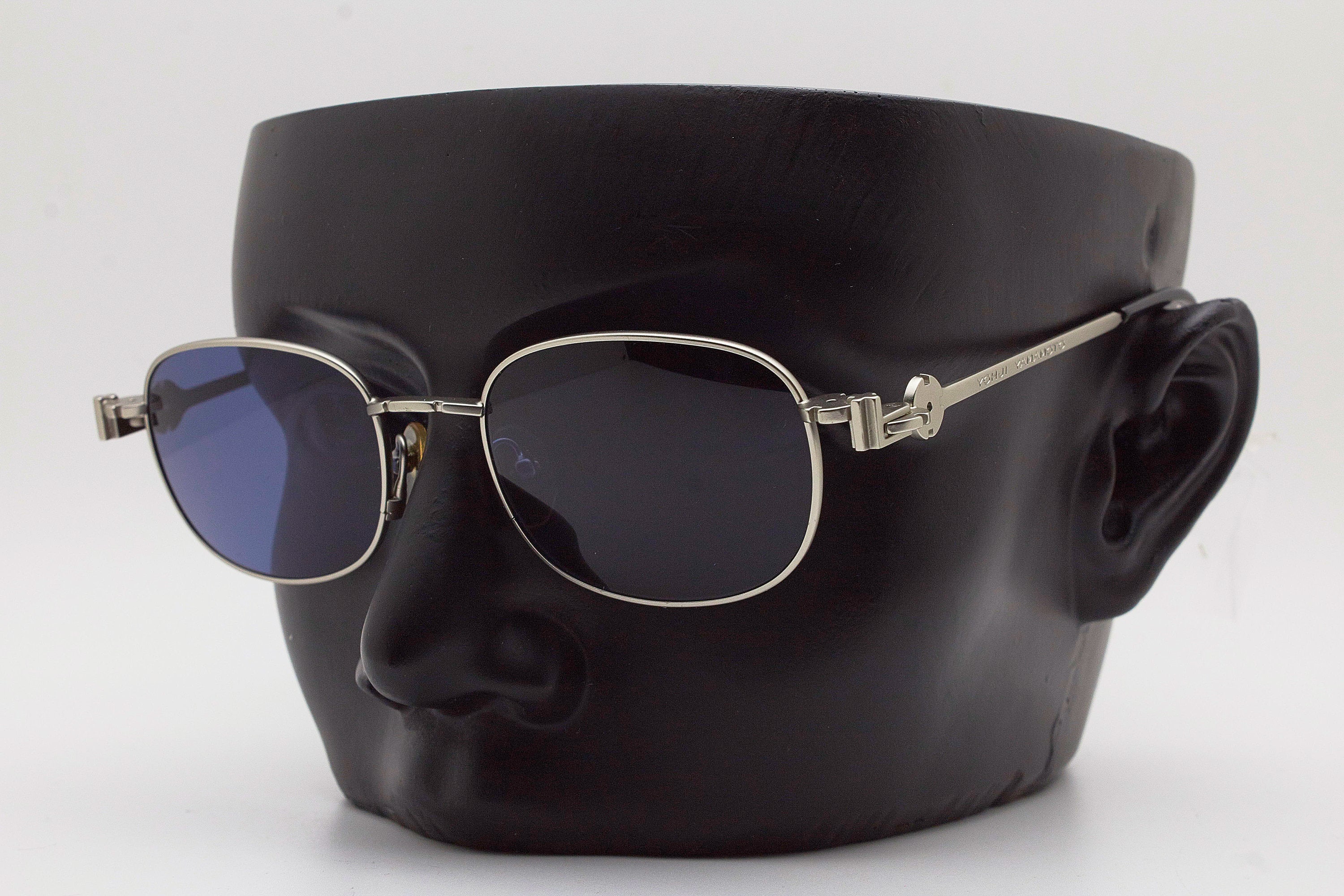zilveren tinten gemaakt in Japan in de jaren '90 Yohji Yamamoto Vintage Eyewear ND-6 Vierkante Japanse Designer Bril Frames vierkante zonnebril Accessoires Zonnebrillen & Eyewear Brillenstandaarden 