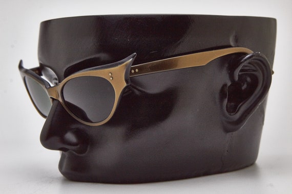 Vintage Sunglasses 1960s Retro Gold/Black cat eye… - image 8