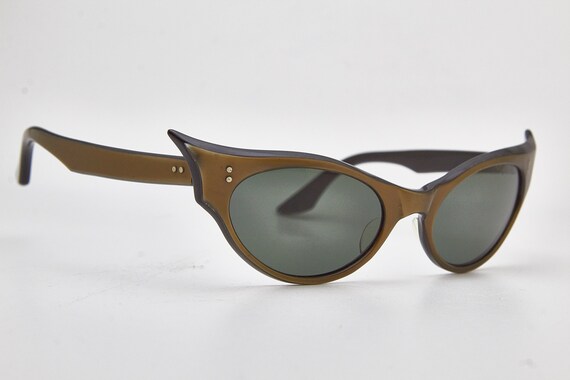 Vintage Sunglasses 1960s Retro Gold/Black cat eye… - image 3