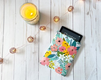 Spring Floral Padded Kindle Paperwhite Sleeve | Kindle Oasis Sleeve | E-Reader Sleeve | Kindle Cover | Bookish Gift