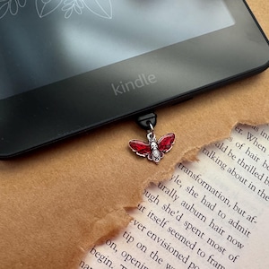 Rote Motte Kindle Charm | USB Typ-C | Anti Dust Plug | Telefon-Anhänger