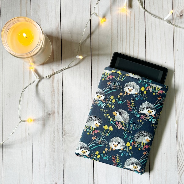 Hedgehog Kindle Sleeve | Kindle Oasis Sleeve | E-Reader Sleeve | Kindle Cover | Bookish Gift