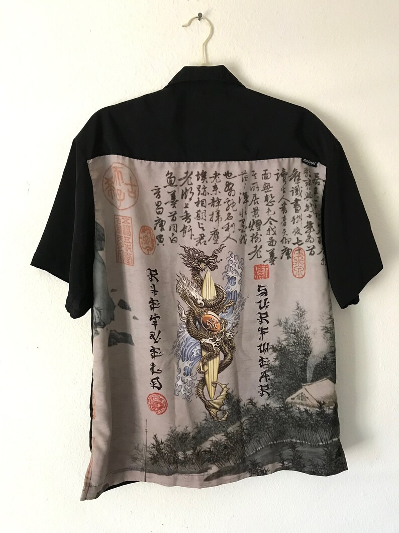 oriental dragon Chinese script classic button up shirt size M