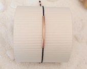 Bracelet cordon noir réglable avec perles et tube incurvé en plaqué or rose, bijou minimaliste intemporel, cadeau femme élégant fait main