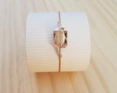 Bracelet cordon beige avec cristal Swarovski forme émeraude et perles en argent massif 925
