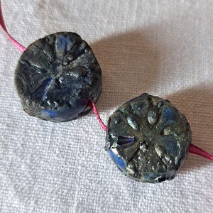 Perle raku matte artigianali, perle di ceramica fatte a mano, componenti primitivi per creazione bigiotteria brutalista, perle laviche