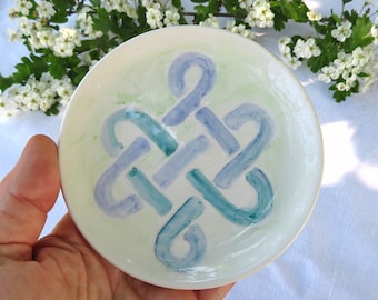 Endless Knot hand painted tray, sacred geometry dish, blue and white ceramic altar item, unique mystic gift for him her, Italy artisan shop