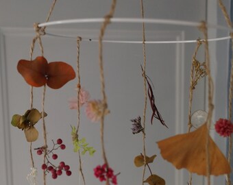 Custom dried flower mobile - round version