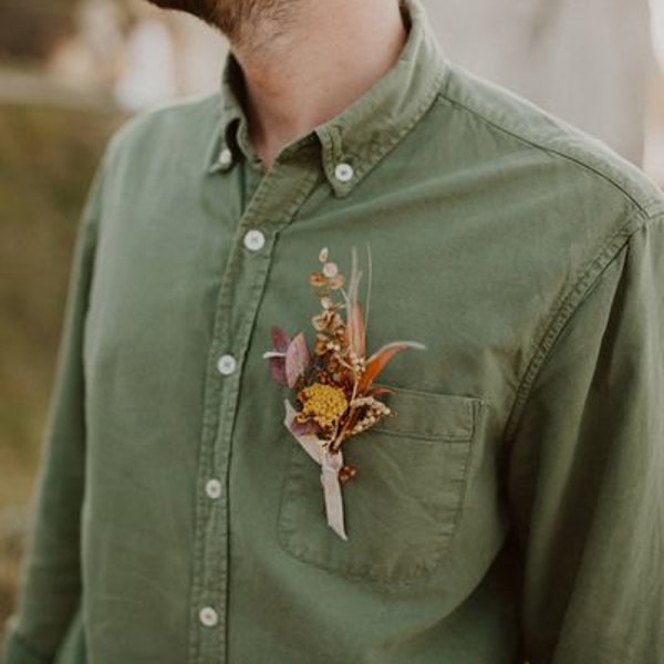 Boutonnière de fleurs séchées sur mesure