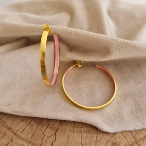 Orecchini a cerchio placcati oro e smalto rosa, orecchini a cerchio sottili minimalisti in ottone, delicati cerchi dorati, orecchini a cerchio di tendenza, regalo perfetto per le donne.