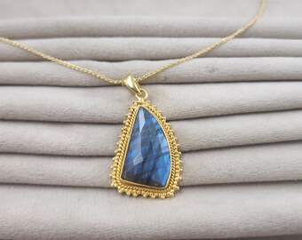 Gold Plated Blue Labradorite Pendant Necklace, Statement Necklace, Blue Flashy One Of Kind Labradorite Jewelry, Boho Jewelry, Gift For Her