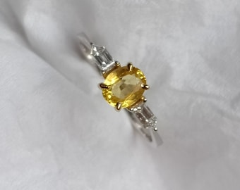 14k witgouden ring met gele saffier, diamantaccent, sierlijke verlovingsring