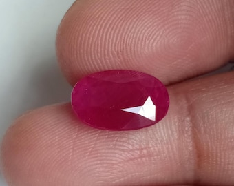 Rubino ovale rosso piccione, 4 carati, rubino naturale color sangue per gioielli, rubino di rara qualità.