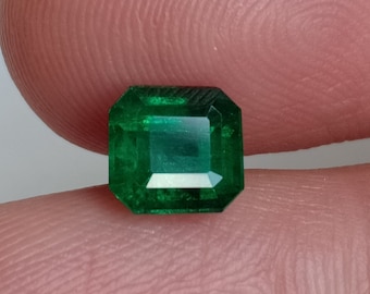 Ottagono di smeraldo naturale verde vivido, taglio da 1,28 carati di alta qualità Smeraldo dello Zambia olio minore 8,3x6,5 mm Smeraldo di qualità AA.