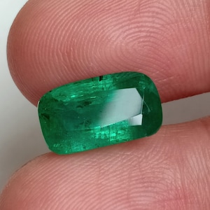 Natural Vivid Green Emerald Top Gemstone, weight 4.48 Carat Certified Emerald Cushion Shape,Emerald 13.3x7.5 mm Emerald for Jewellry