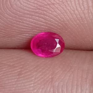 Natural Burma Ruby Oval Cut Gemstone: 0.40 Cts, 5.03x3.76 mm