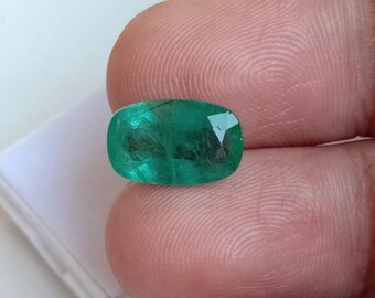 Esmeralda natural de Zambia talla cojín - 3,70 quilates