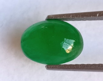 Natural Zambian Emerald Cabochon: Oval Green Gemstone, 1.75 CTS (8.8x6.5 mm)