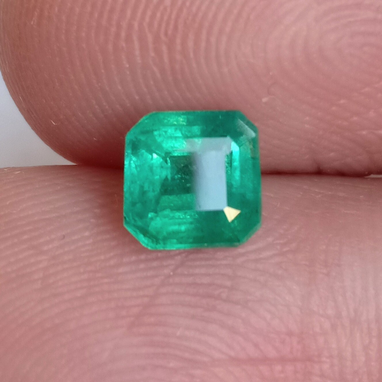 ザンビア産天然エメラルド八角形ペア：ハンドメイドイヤリングチャーム