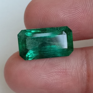 7.58 Crt Natural Zambian Emerald: Octagon Cut Green Gemstone