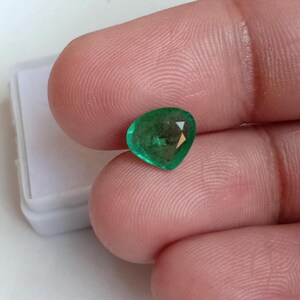 Vivid Green emerald Heart Shap, 1.65 Cart Fine Quality Emerald Loose Gemstone, 8x9 mm, Emerald heart For pendant, Pendant for her.