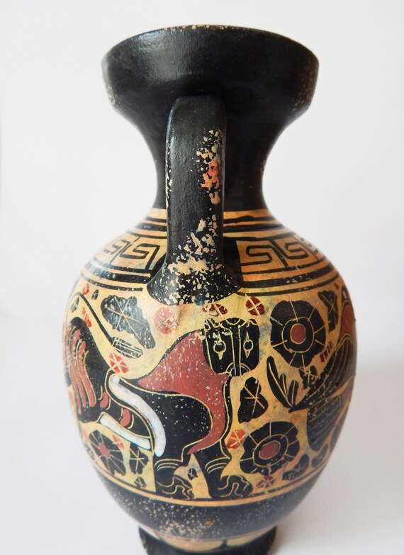 コリント式陶器のアンフォラ - 古代ギリシャ陶器のレプリカ、手描き