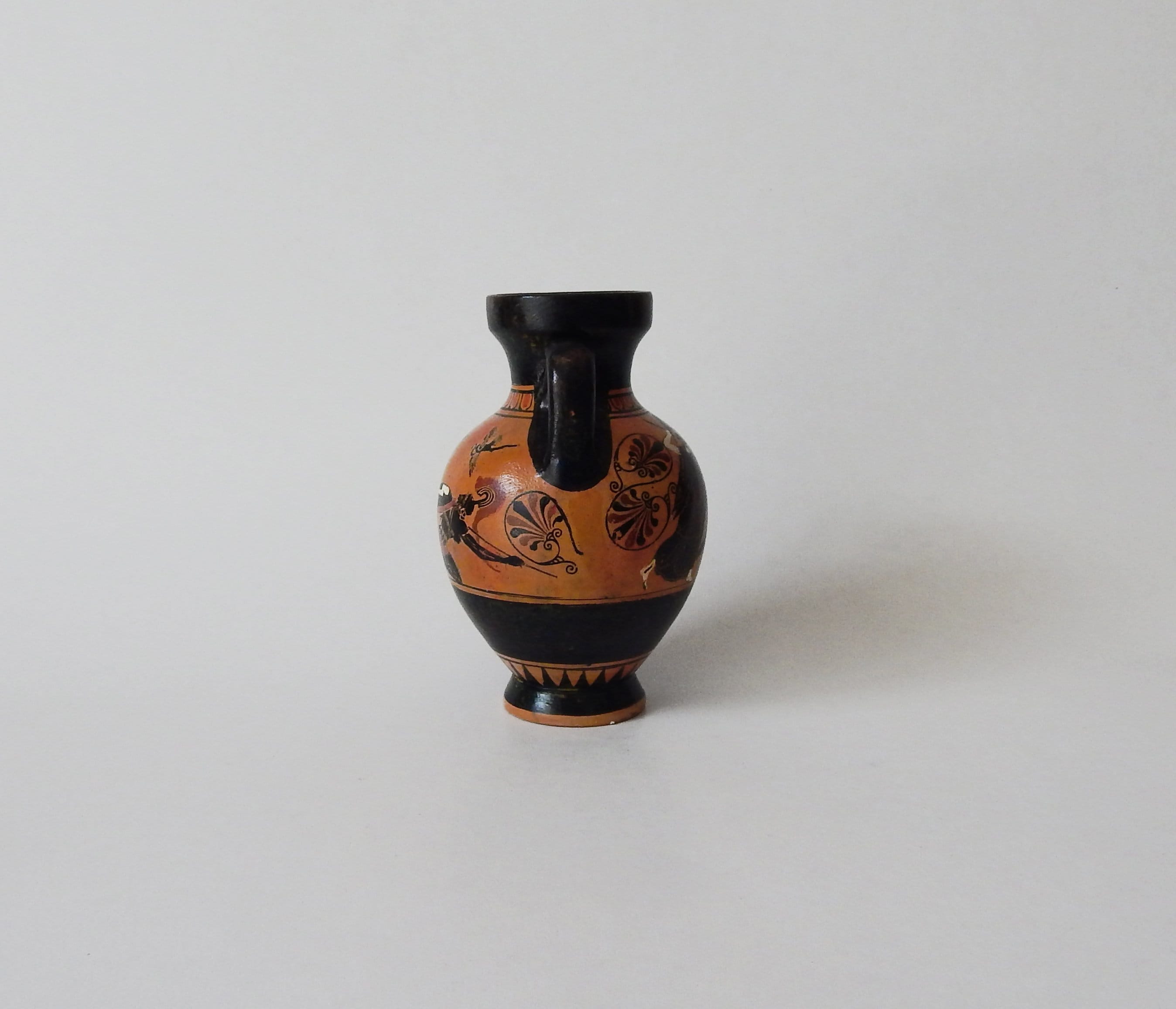 古代ギリシャ 陶器 暁の女神エオスと美青年ティトノスの逢瀬 絵皿 ピエタ画 il_fullxfull.2878856384_ssds.jpg