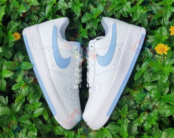 Sneaker Air Force 1 bleue personnalisée, Chaussures Air Force 1 personnalisées à la main, Cadeau fête des mères pour femme