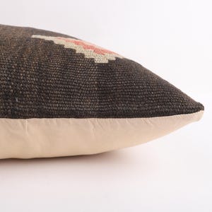 Housse de coussin lombaire kilim vintage faite main : accent bohème turc, 16 x 24 image 4
