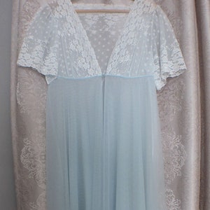 Vintage Baby Blue and Lace Dressing Gown/Duster