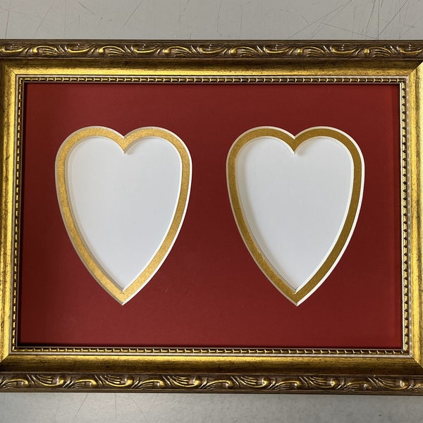 Marco doble de San Valentín 301G con corazón rojo y dorado - Tamaño del marco: 10 x 7 pulgadas - Tamaño de la imagen: 3 x 5 pulgadas - Cristal transparente