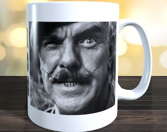 Windsor Davies Tasse, Oh je wie traurig macht nichts. Es ist nicht die halbe heiße Mama. Bild auf beiden Seiten.