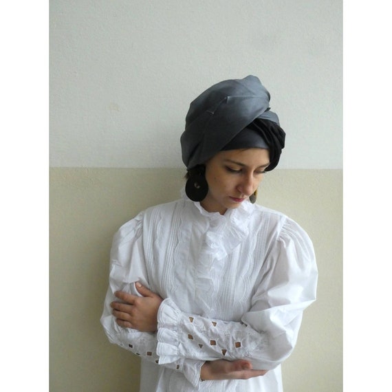 Gorgeous vintage austrian tracht blouse with giant