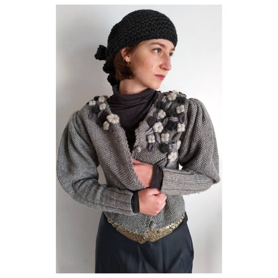 Breathtaking austrian embroidered tracht sweater w