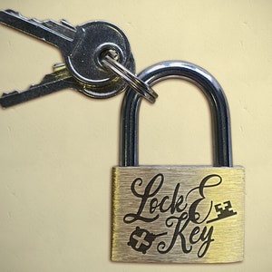 Candado de amor de latón personalizado con 2 llaves / Candado de amor grabado con láser personalizado para parejas / Boda / Aniversario / Regalo de San Valentín