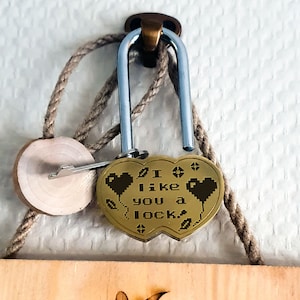 Candado de amor de latón personalizado / Forma de corazón / Candado de amor grabado personalizado / Parejas presentes / Boda / Aniversario / Regalo de San Valentín