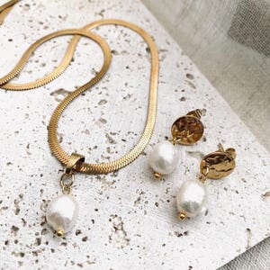 Filigree chain brass jewelry gold with freshwater pearl pendant stainless steel - designer jewelry gift for her pearl snake chain