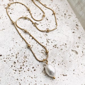 Filigree chain brass jewelry gold with freshwater pearl pendant stainless steel - designer jewelry gift for her pearls minimalist