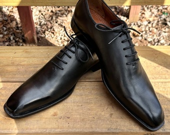 Handgefertigte schwarze Kalbsleder Oxfords: Herren Whole Cut Dress Schuhe